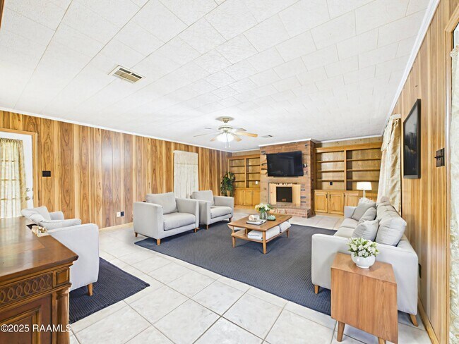 Foto del edificio - 905 Braquet Rd