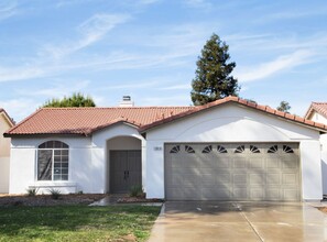 Building Photo - 10616 Petalo Dr