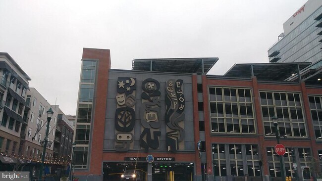 Foto del edificio - 11423 Commonwealth Dr