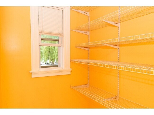 Building Photo - 25 Kenberma Rd