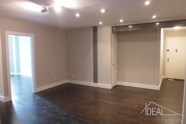 Foto del edificio - 561 E 21st St