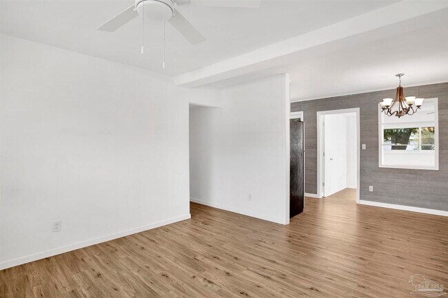 Foto del edificio - 51 Adkinson Dr