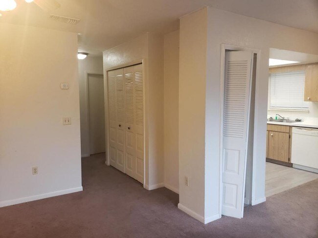 Building Photo - 2205 Conway Dr