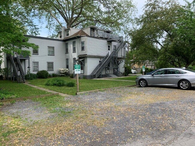 Foto del edificio - 3rd Floor 1 Bed 1 Bath Apt Located In Susq...
