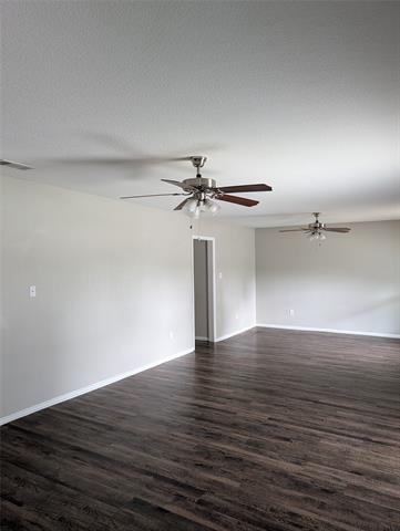Foto del edificio - 4804 Trail Lake Dr