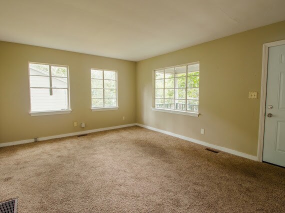 Building Photo - 836 Vanderbilt St