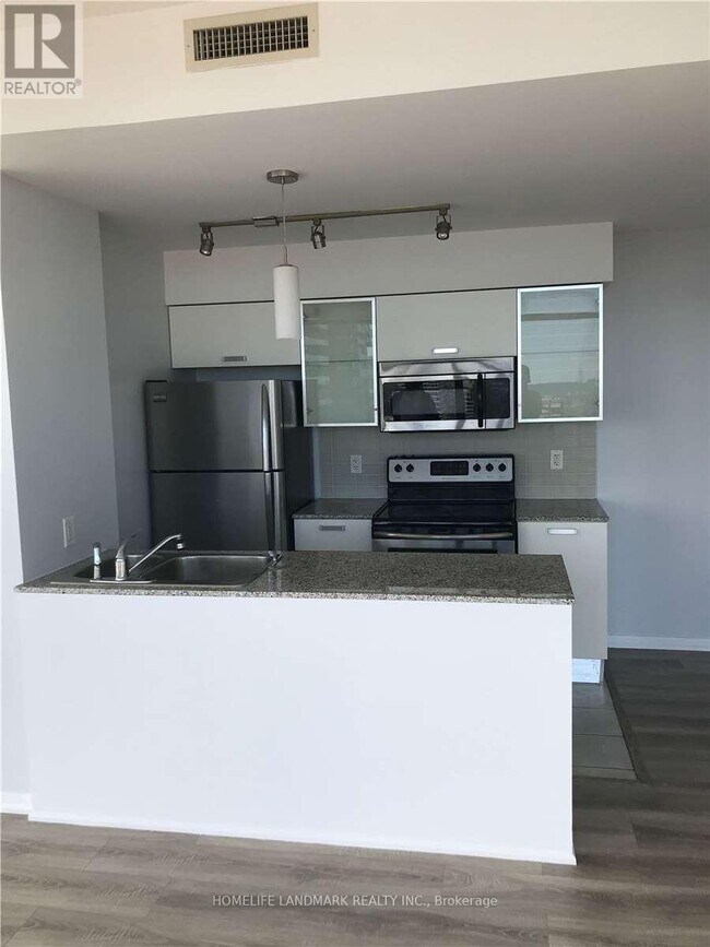 Building Photo - 38 Grenville St