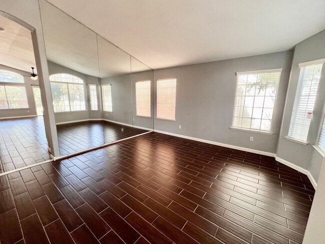 Foto del edificio - $2,195 Milburn & Herndon, 4 Bedroom Home -...