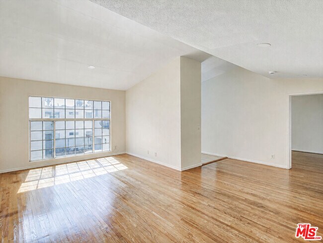 Foto del edificio - 4841 W 18th St