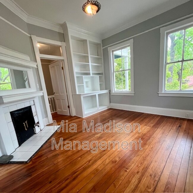 Building Photo - 123 E 40th St