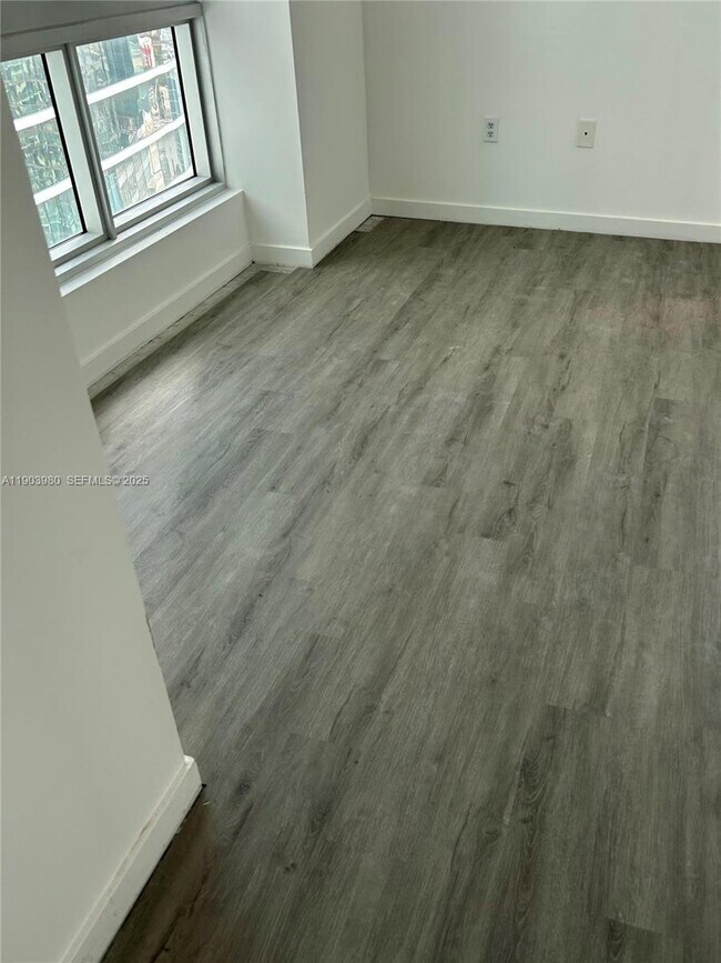 Building Photo - 300 S Biscayne Blvd