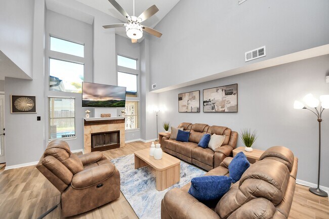 Foto del edificio - 12711 Laurel Bank Way