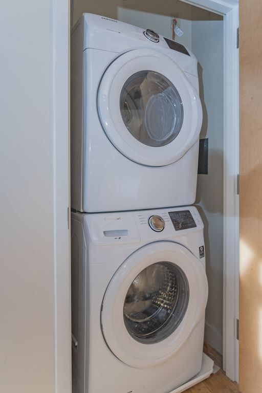 In unit washer and dryer - 162 4th Ave N