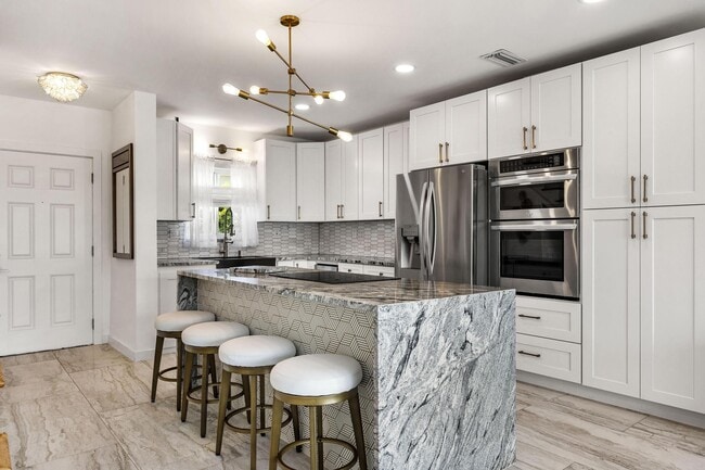 Foto del edificio - 716 Rider Rd