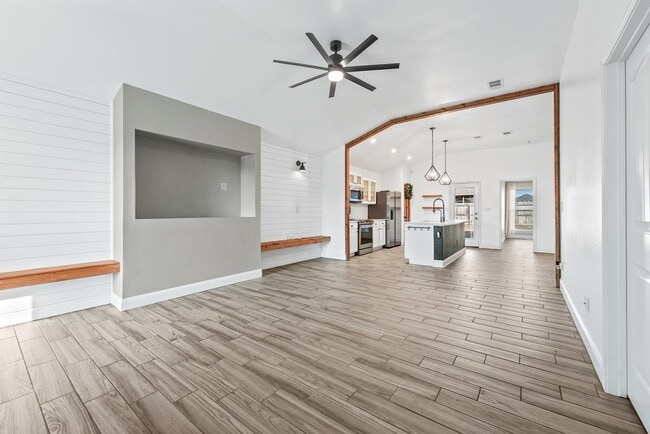 Building Photo - 1209 E 89th St