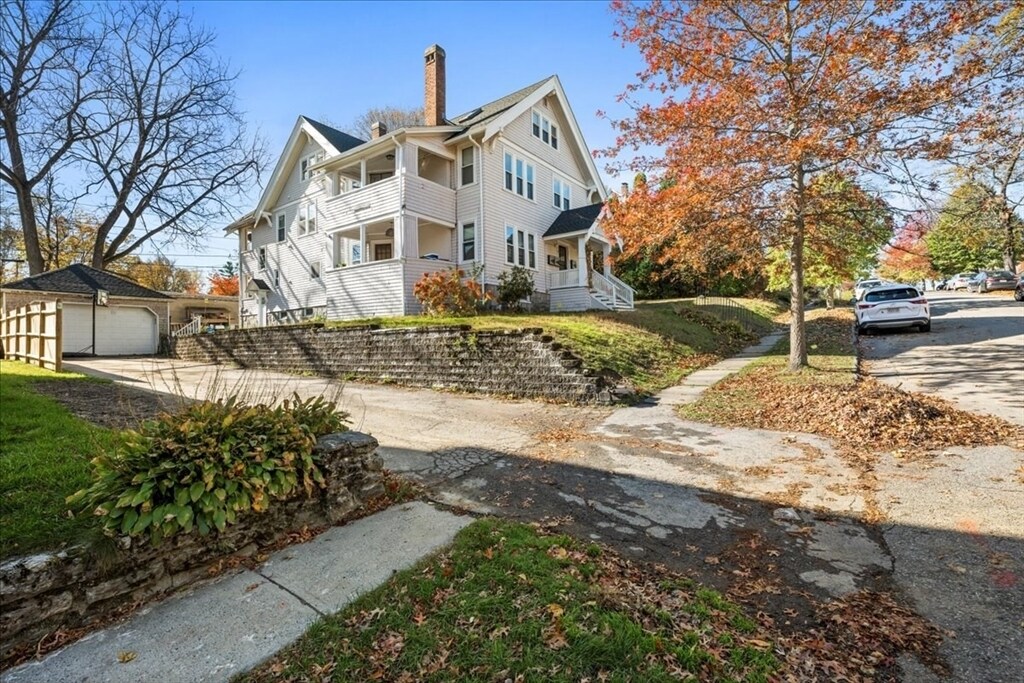 Primary Photo - 15 Clearview Ave