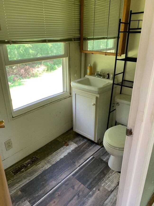 Foto del edificio - 2 Bedroom House $695