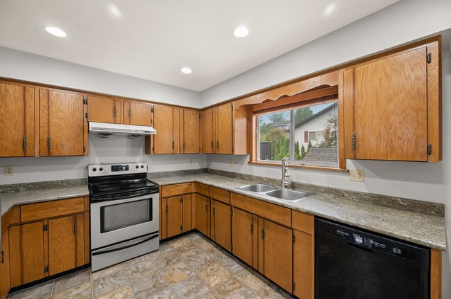 Building Photo - 3639 Dunsmuir Way