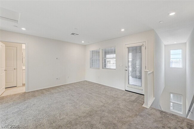 Foto del edificio - 5740 CRENELLATED St