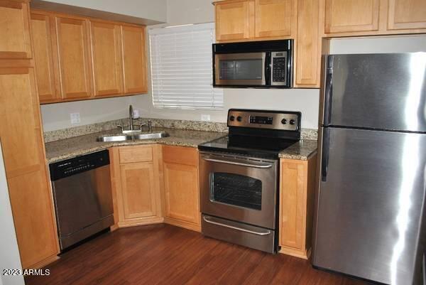 Foto principal - 310 W Earll Dr