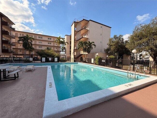 Foto del edificio - 1950 W 54th St