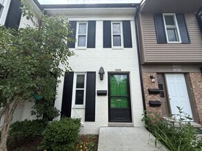 Building Photo - 3208 Bolgos Cir