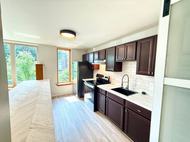 Foto del edificio - Just listed for rent and ready - Stylish C...