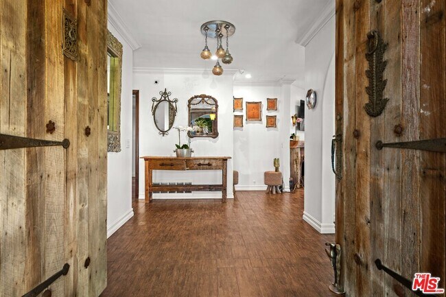 Foto del edificio - 16582 Calneva Dr
