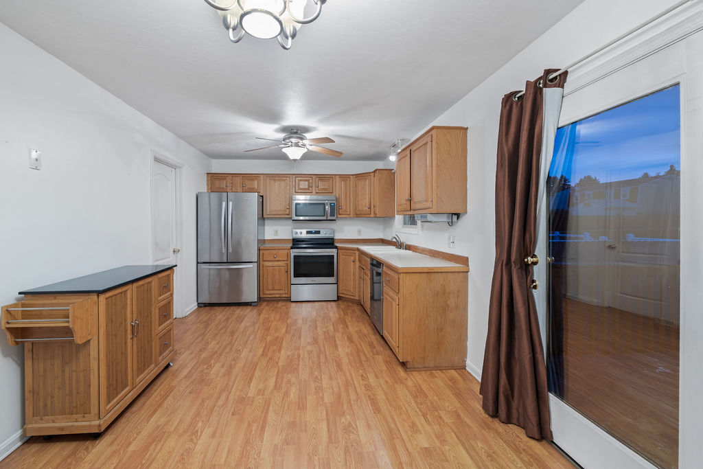 Kitchen - 525 Meade Ave