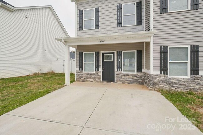 Foto del edificio - 3806 Freedom Dr