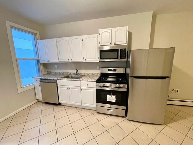 Building Photo - 380 Summit Ave