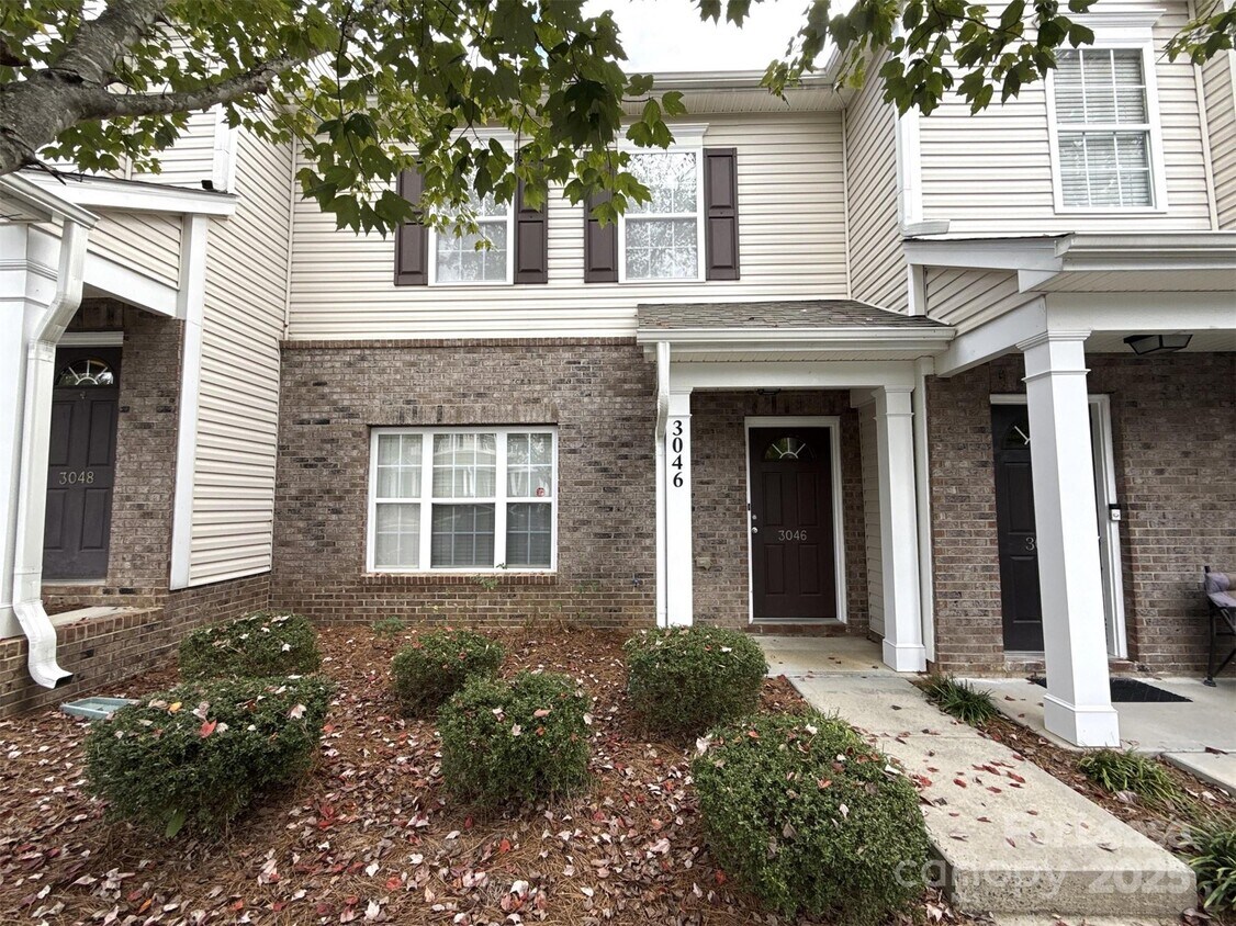 Foto principal - 3046 Summerfield Ridge Ln