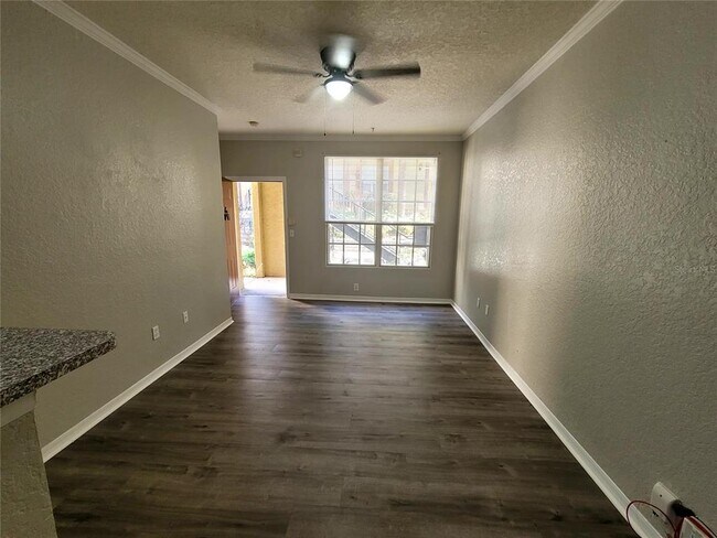Foto del edificio - 6416 Raleigh St
