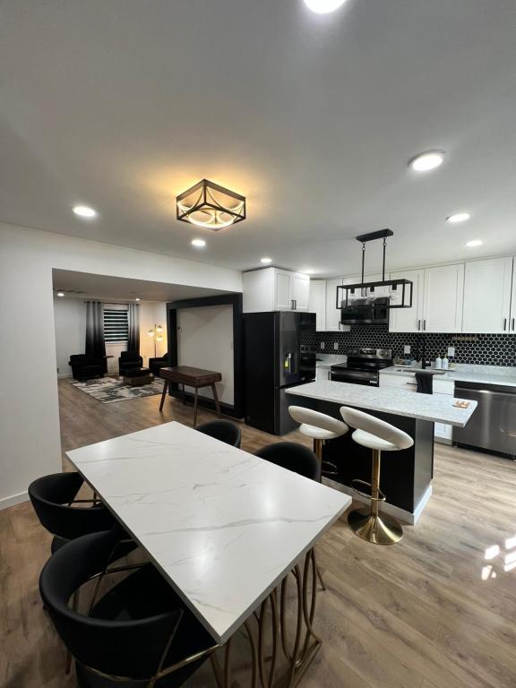 Foto principal - 5166 Clacton Ave