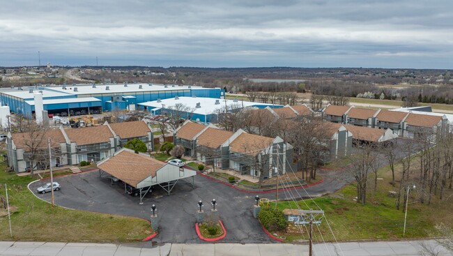 Foto del edificio - Keystone Townhomes