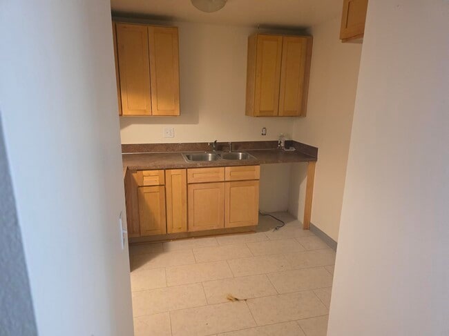 Building Photo - 300 Whitesell Ave W