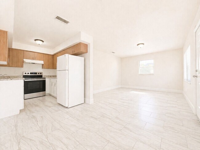 Foto del edificio - Newly Renovated 3/1 Single Family Home with Bonus room