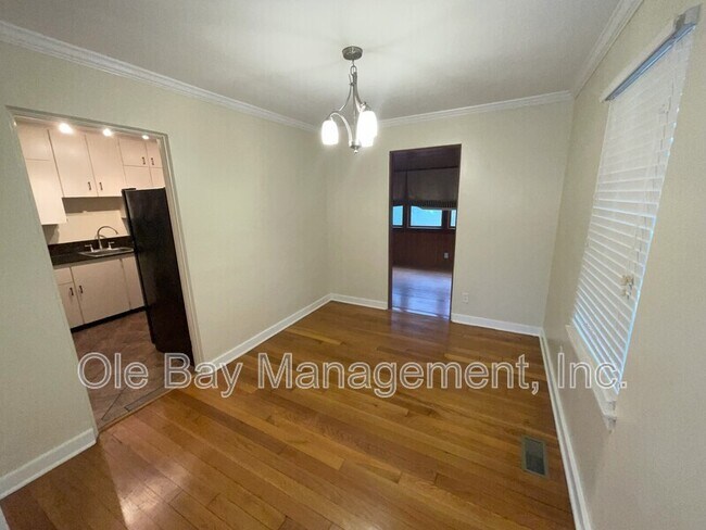Foto del edificio - 64 Hathaway Rd W