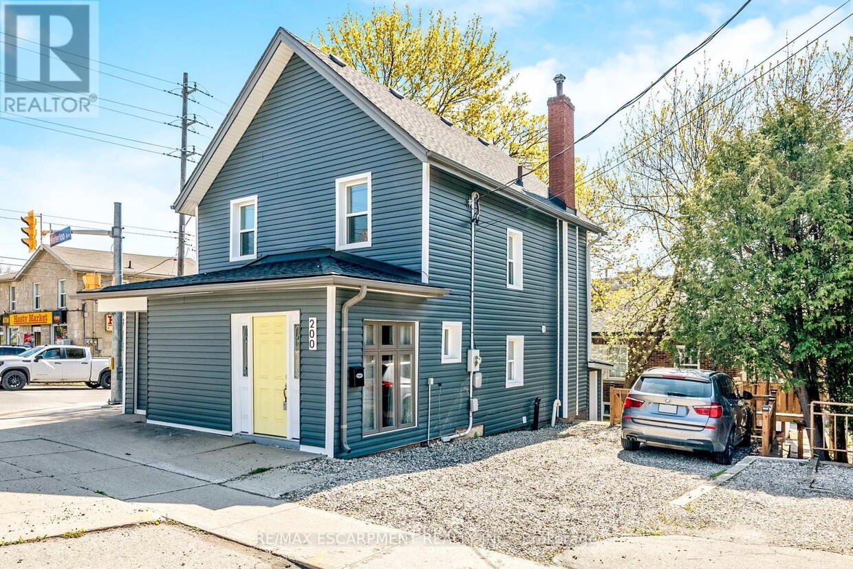 Primary Photo - 200 Waterloo Ave