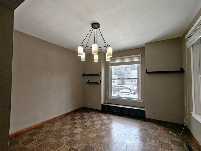 DORMITORIO 1 EN LA PLANTA PRINCIPAL - 1011 E Grand Ave