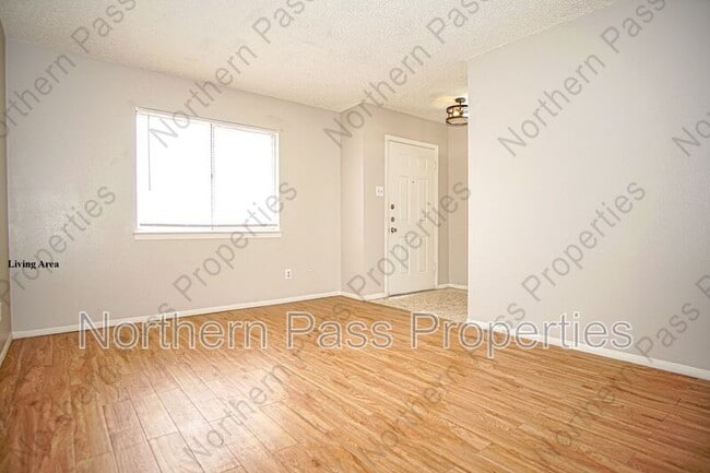 Building Photo - 8548 Arboleda Dr