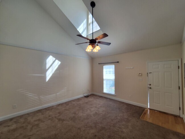 Foto del edificio - 211 Brook Ct