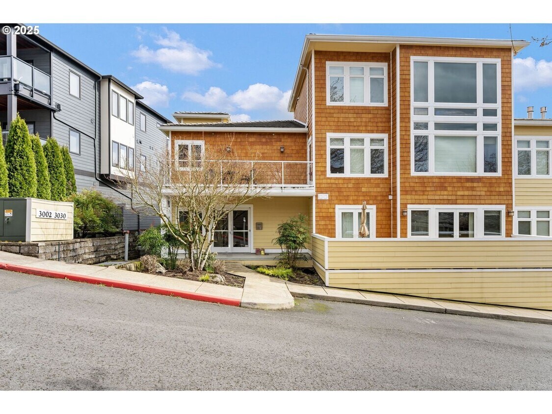 Foto principal - Elegant 2-Bedroom Home with Open Living Sp...