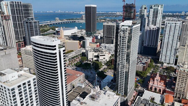 Foto del edificio - 225 N Miami Ave