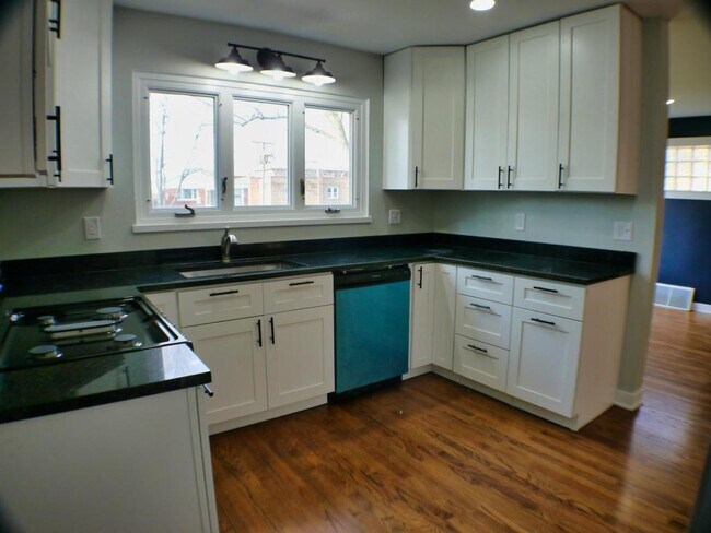 Building Photo - 2119 Forest Ave