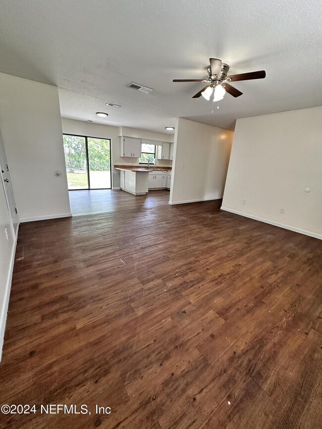 Foto del edificio - 671 SW Bird Ave