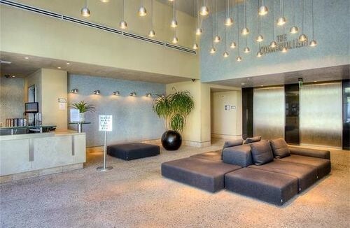 Building Photo - 302 Collins Ave