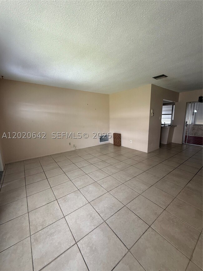 Foto del edificio - 8107 NW 58th Ct