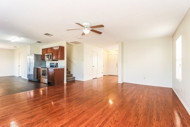 Building Photo - 300 Dakota Ridge Dr