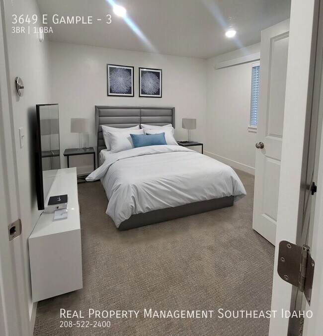 Foto del edificio - 3649 E Gample Ave